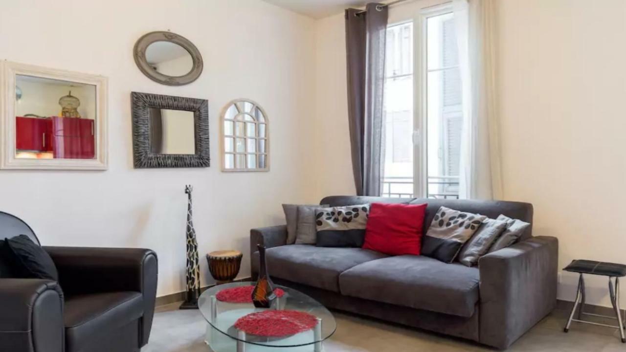 Stylish White And Red Apartments Juan-les-Pins Bagian luar foto