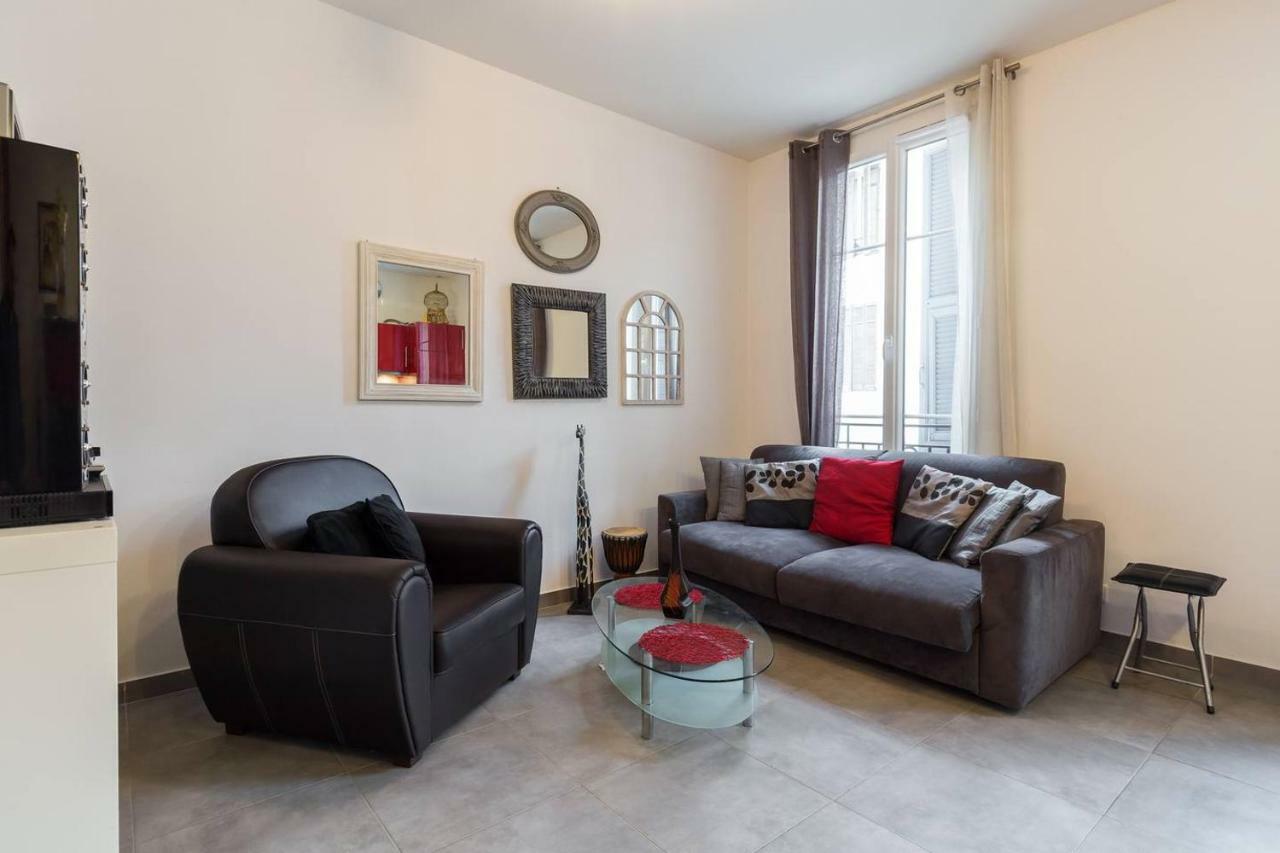 Stylish White And Red Apartments Juan-les-Pins Bagian luar foto